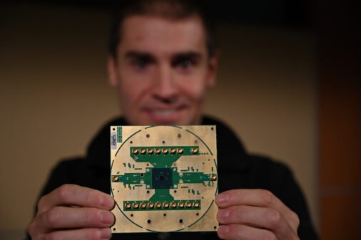 Il chip di controllo criogenico per il calcolo quantistico Horse Ridge, di Intel e QuTech